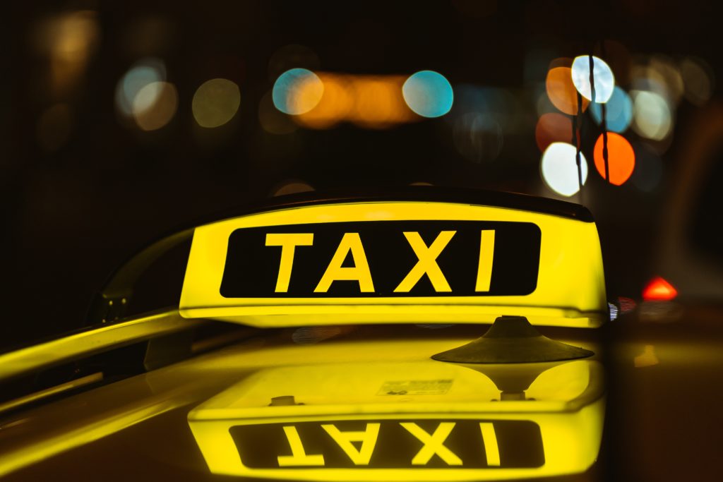 Оклейка такси оракалом в желтый цвет